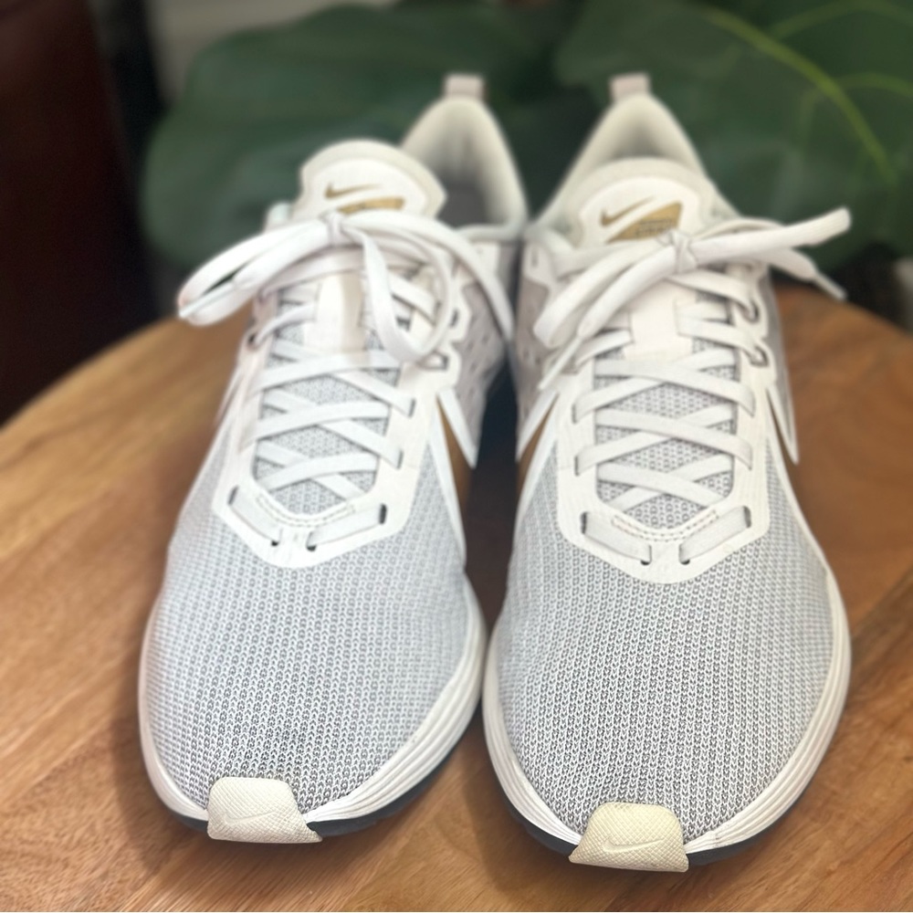 Nike Zoom Strike 2 - Picture 2 of 5
